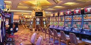 Sports and casino-style sections presented in a clear 7000bet apk layout